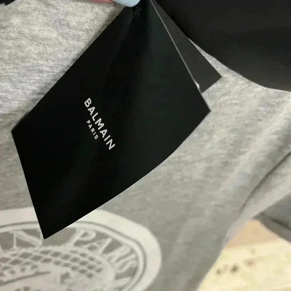 NWT Balmain Men’s Coin Flock Raised Logo Short Sleeve Tee Gray White XS - Picture 7 of 7